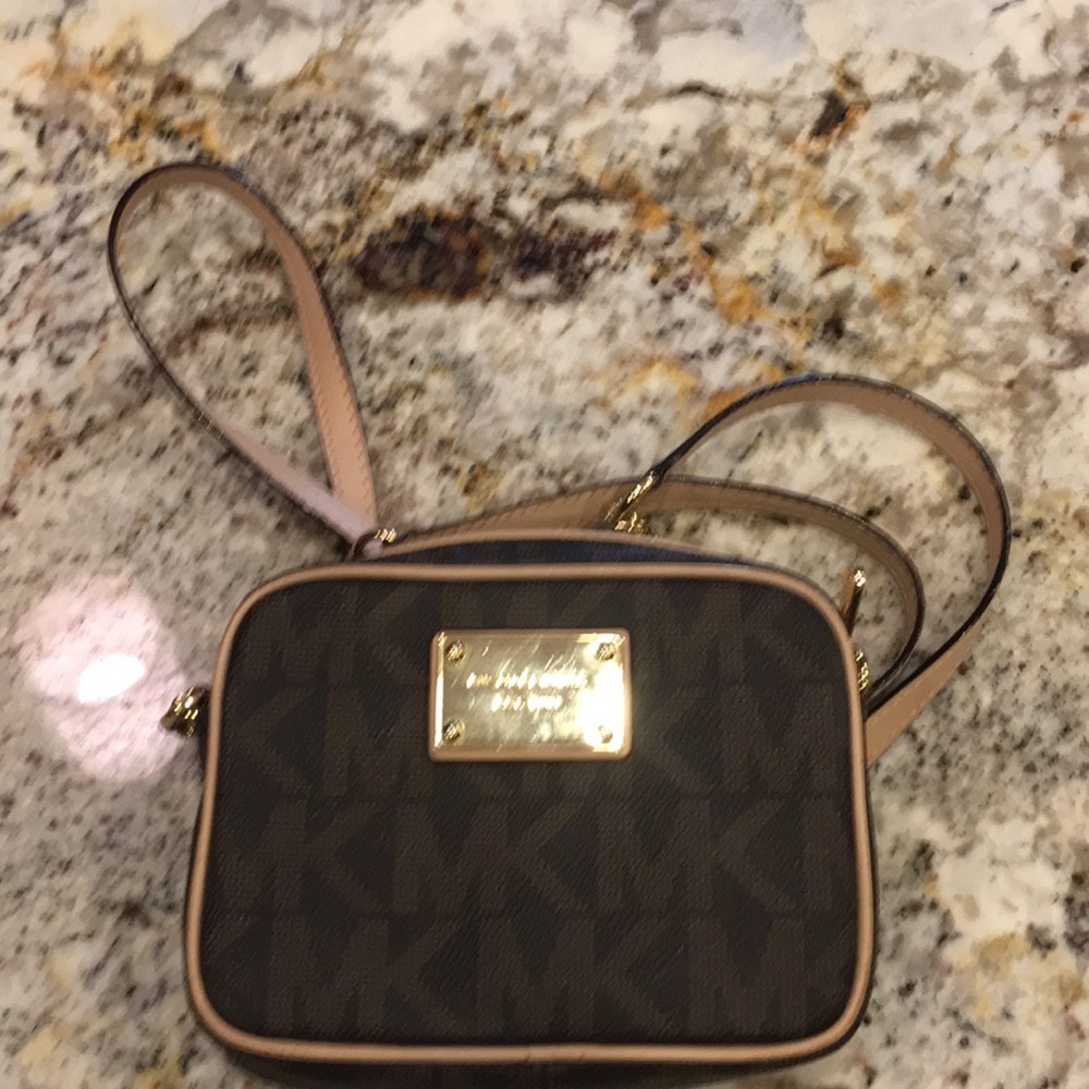 Micheal Kors crossbody bag